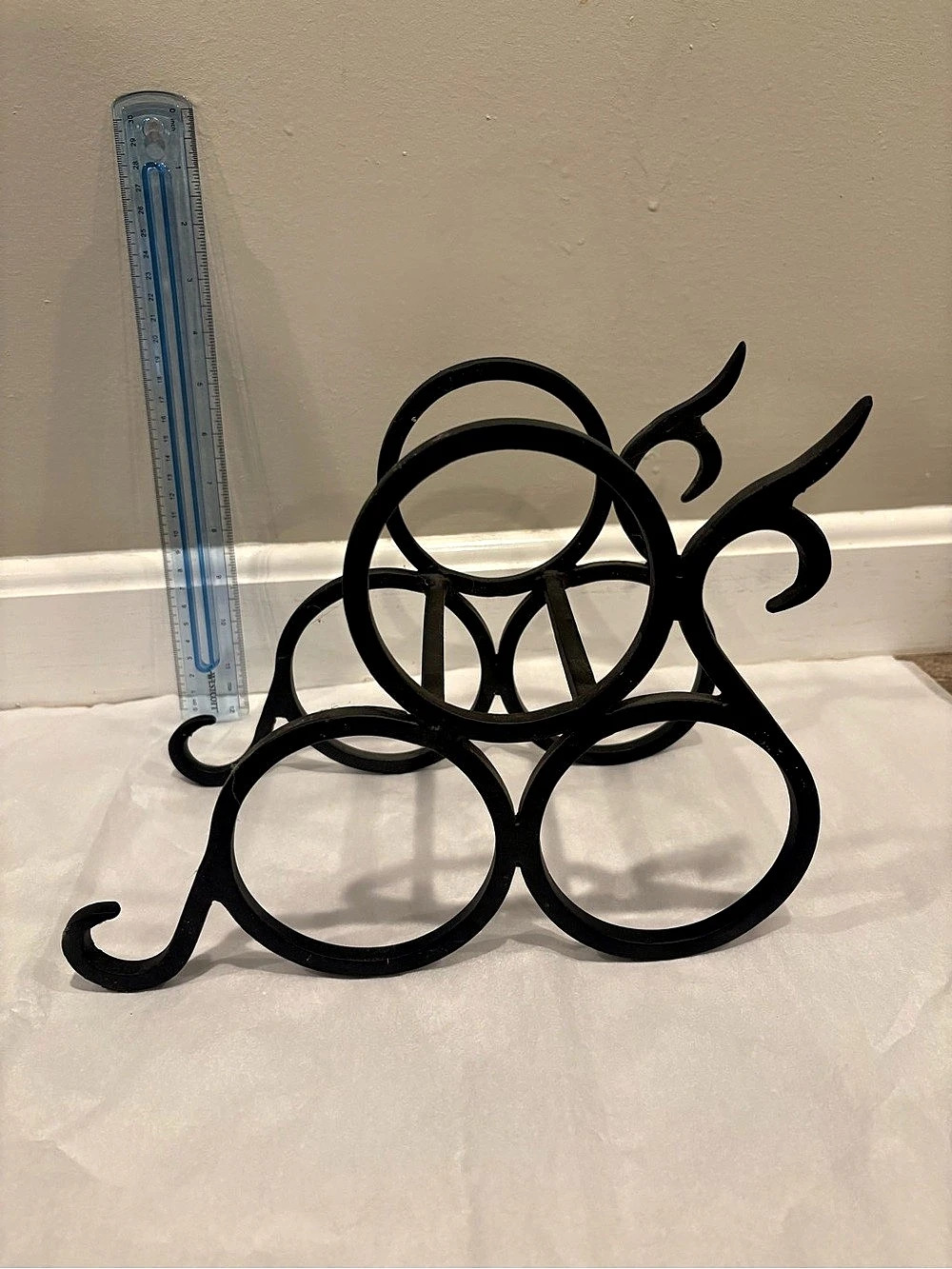 Metal wine rack